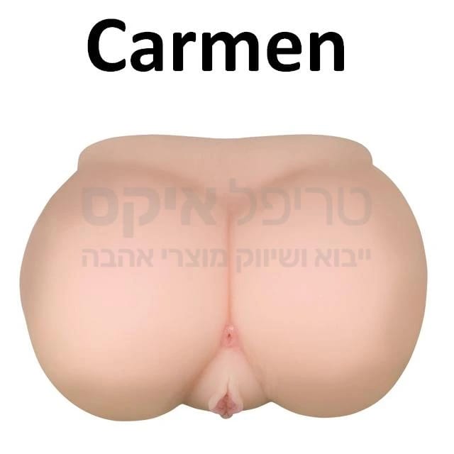 DOGGY CARMEN - ישבן מוכן לקראתך! חומר חדיש ומיוחד, בעל מרקם דמוי עור אדם, עכשיו בישראל! דמוי ישבן דובדבני שופע, בעל דגדגן, שפתיים חיצוניות, שפתיים פנימיות, נרתיק דמוי ואגינה ריאליסטית, וכן פי טבעת מעולה לדימוי אמיתי של דפיקה מאחור. מספק תחושה אמיתית ונעימה, פשוט להניח על מיטה או כל משטח נוח אחר, ולבלות! רטט איכותי עובד על 2 סוללות. לתחושה רטובה וטבעית מומלץ להשתמש בג'ל החדרה על בסיס מים (החל מ-2016 כארמן מגיעה באריזה חדשה).